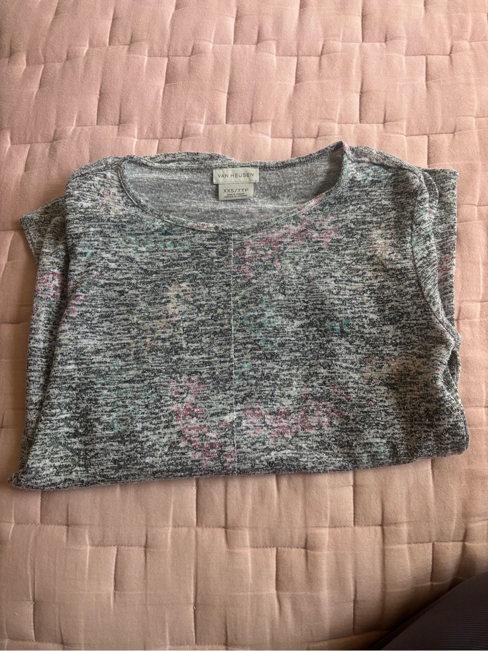 Women’s Van Heusen Gray Heathered 3/4 Sleeve Top with Subtle Pink & Teal Accents